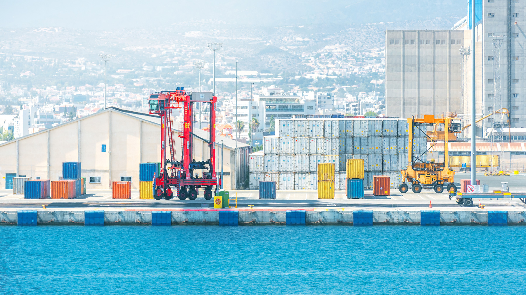 Marine_Straddle-Crane-2011697114